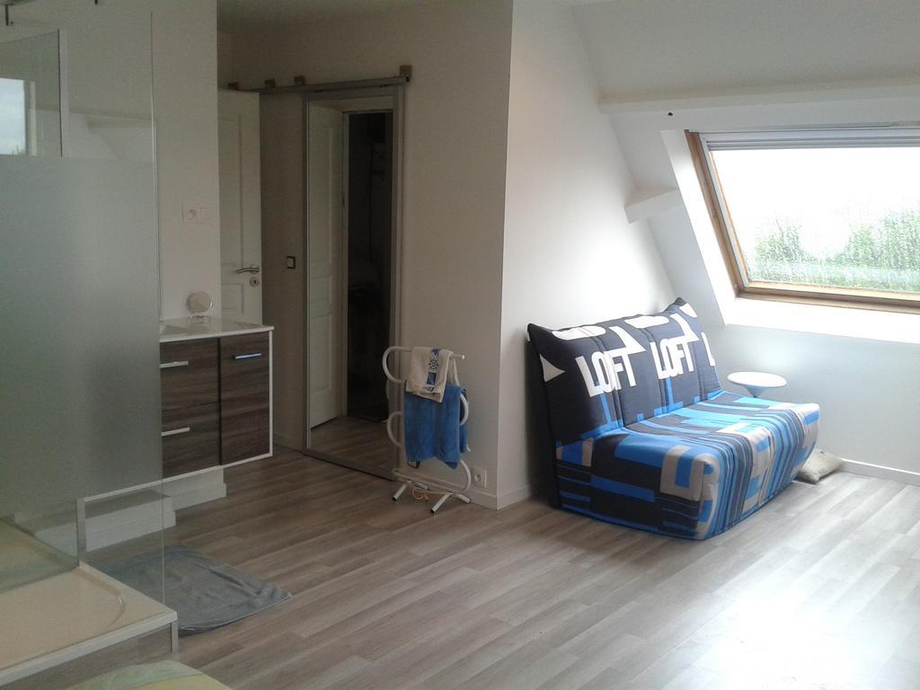 Chambres D'Hotes Poirier Bazin Montry Ruang foto
