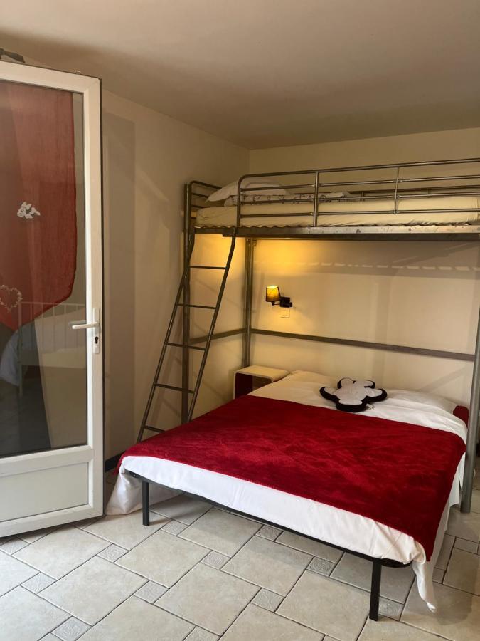 Chambres D'Hotes Poirier Bazin Montry Bagian luar foto