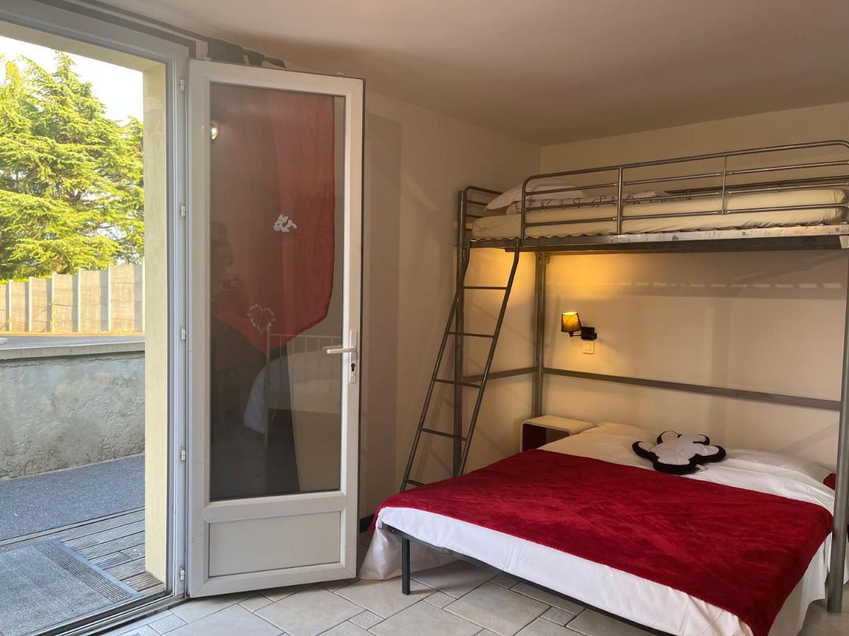 Chambres D'Hotes Poirier Bazin Montry Bagian luar foto