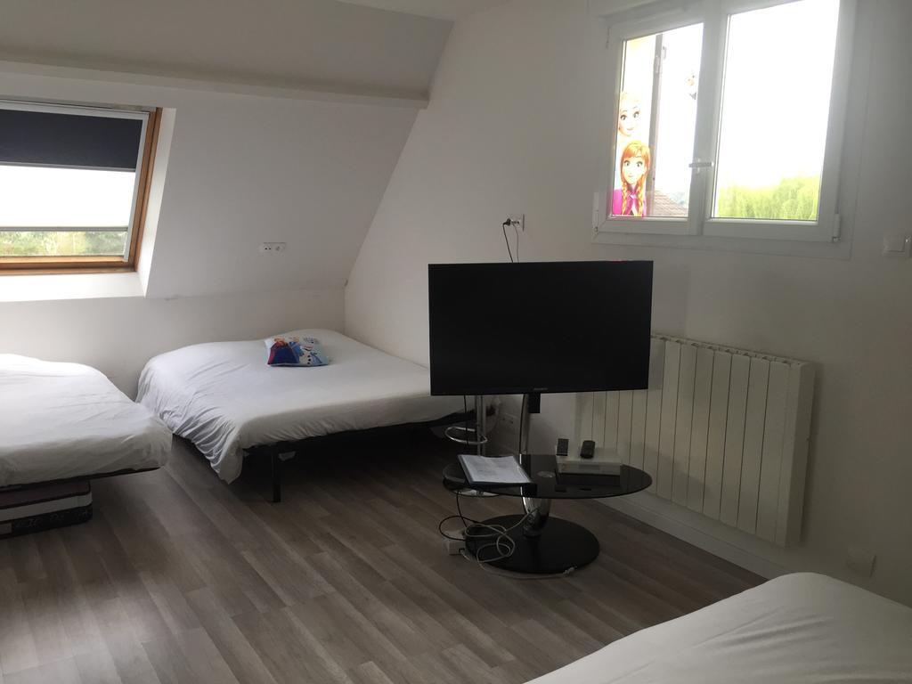 Chambres D'Hotes Poirier Bazin Montry Bagian luar foto