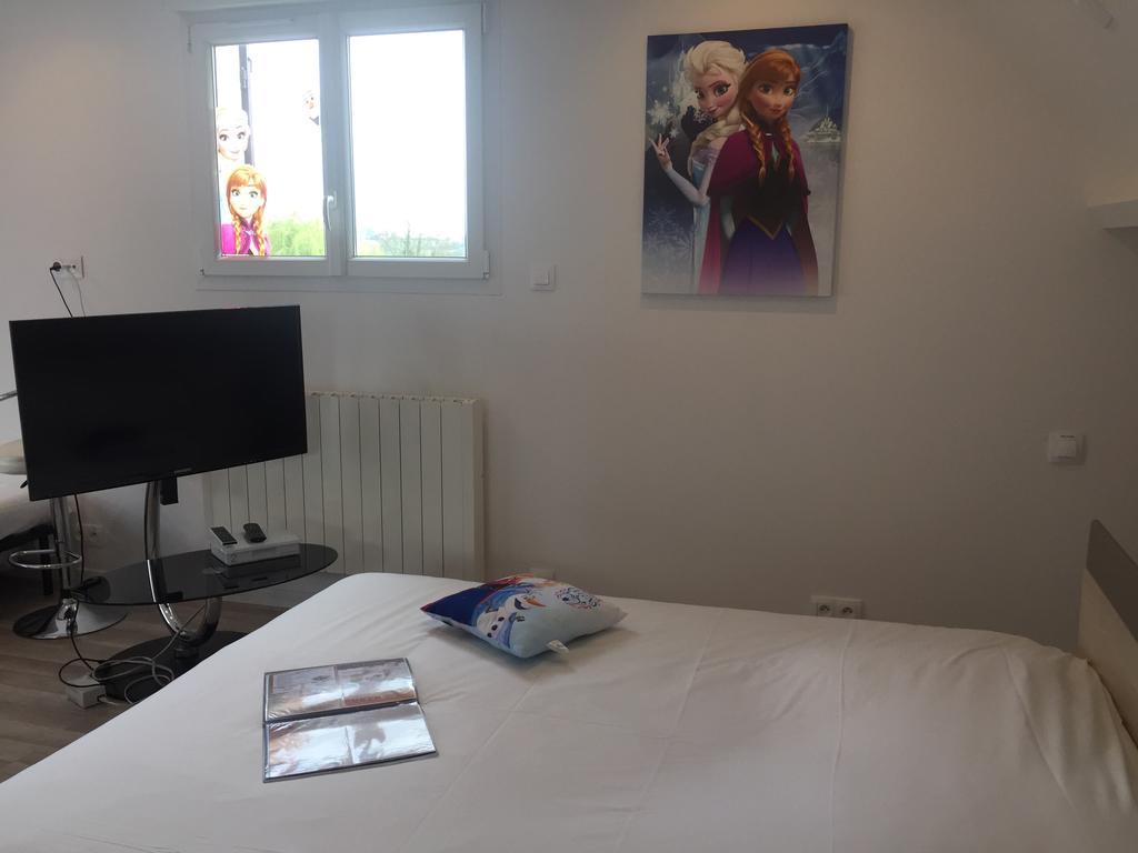 Chambres D'Hotes Poirier Bazin Montry Bagian luar foto