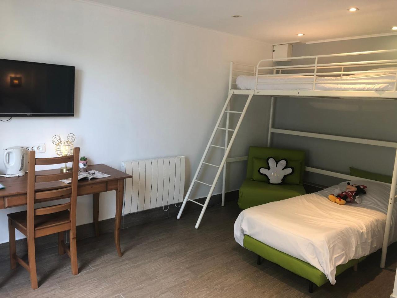 Chambres D'Hotes Poirier Bazin Montry Bagian luar foto