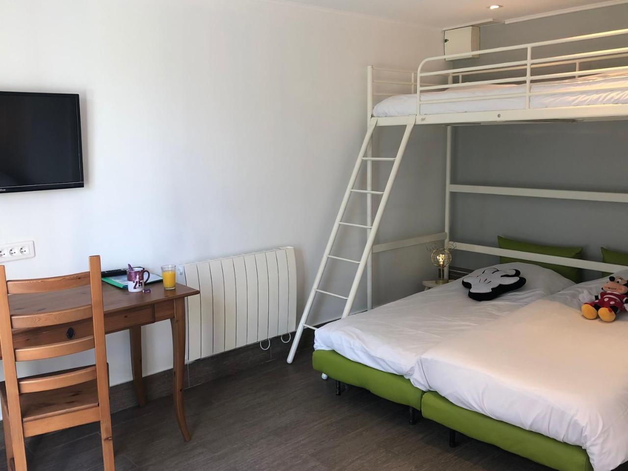 Chambres D'Hotes Poirier Bazin Montry Bagian luar foto